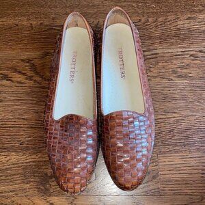 Trotters Women's Brown Loafers